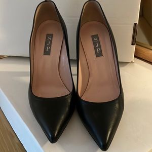 SJP BLACK PUMPS